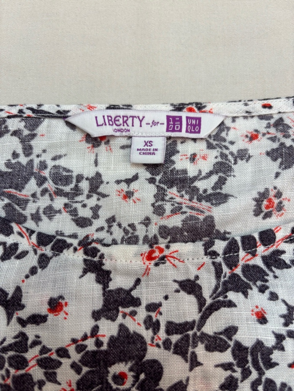 Uniqlo x Liberty Vintage Linen Floral Short Sleeve Blouse - XS - Picture 2 of 7